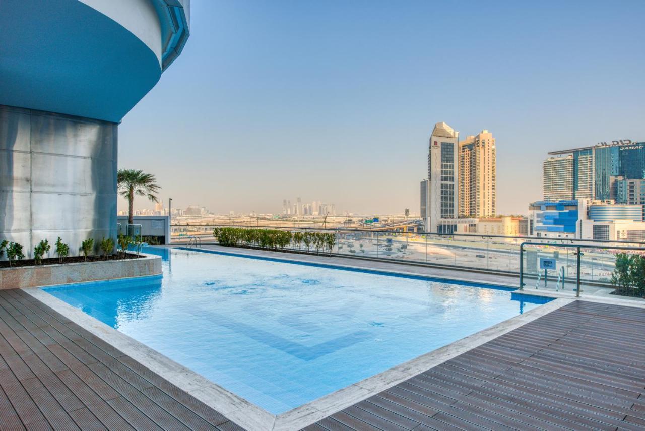Rh- A Stylish Away From Home, Spacious 02 Bedroom Near Mall Apartment *